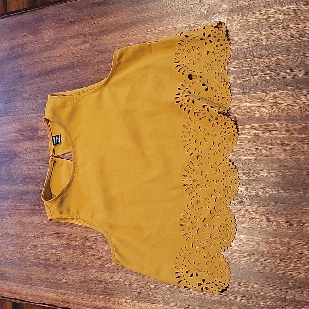 Womens size Medium,  Shein Gold/mustard color cropped tank with cutout design!
